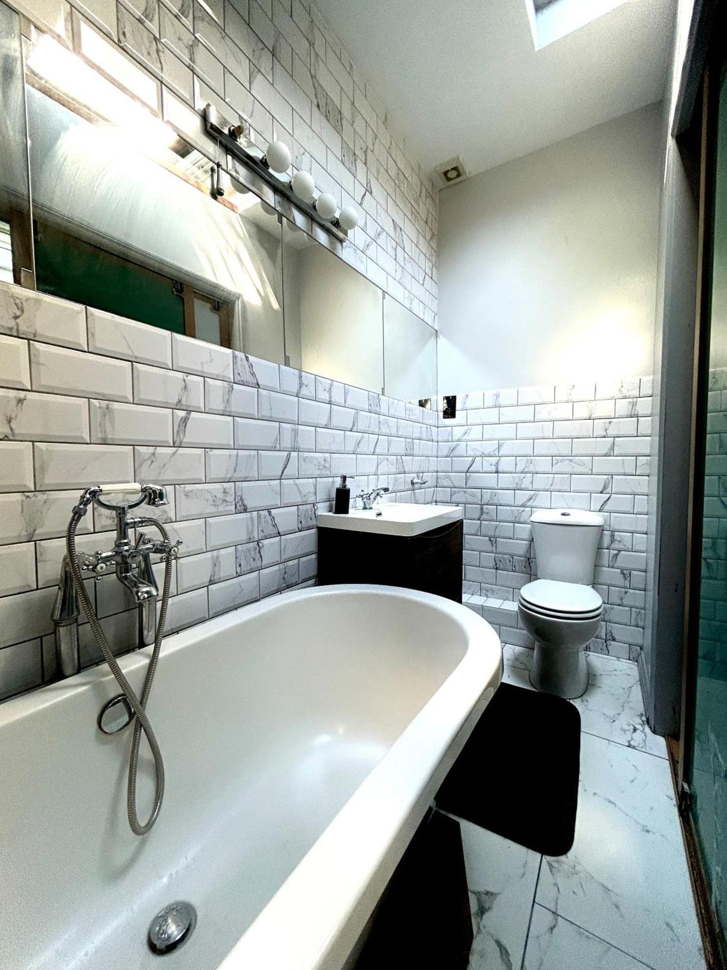 Central Brighton Stylish Studio Apartment ภายนอก รูปภาพ